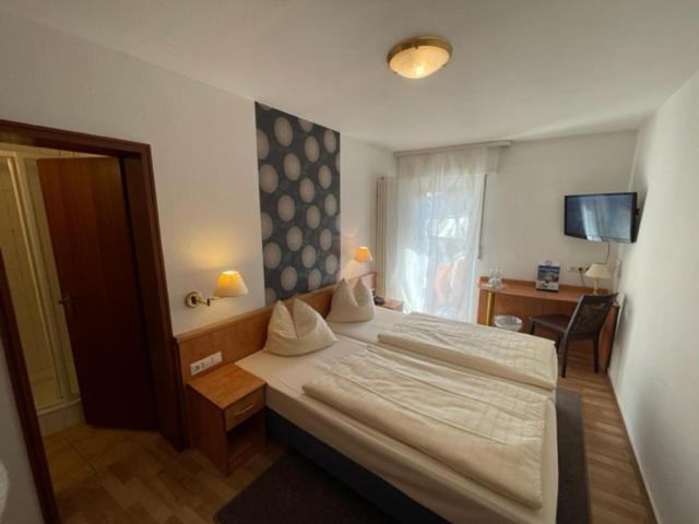 Hotel Ebnet Mutterstadt Exteriör bild