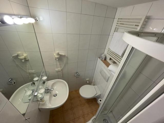 Hotel Ebnet Mutterstadt Exteriör bild